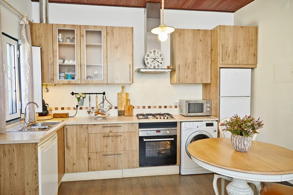 Kitchen or kitchenette, Dining area, dishwasher, minibar, pet friendly, stove, toaster, washing machine