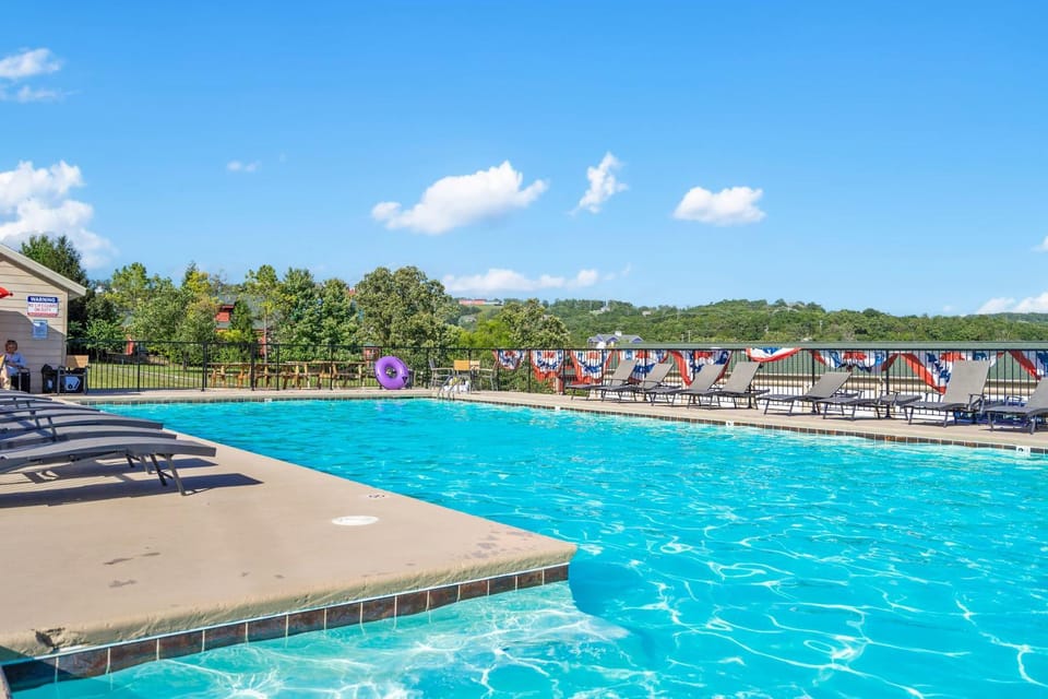 Waters Edge Retreat - For 6 House in Sunset Cove Township