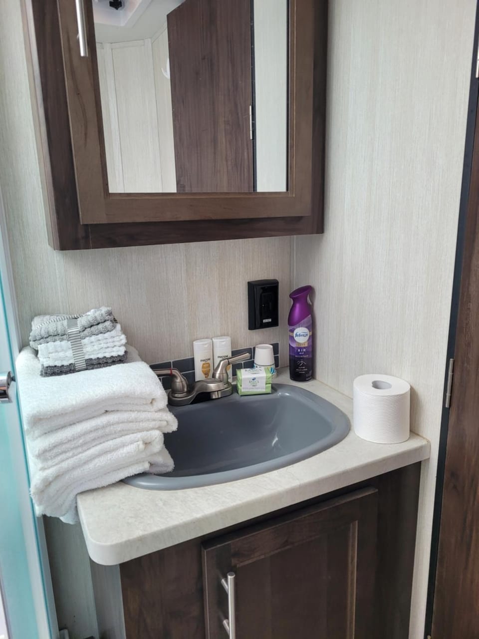 Bathroom, towels
