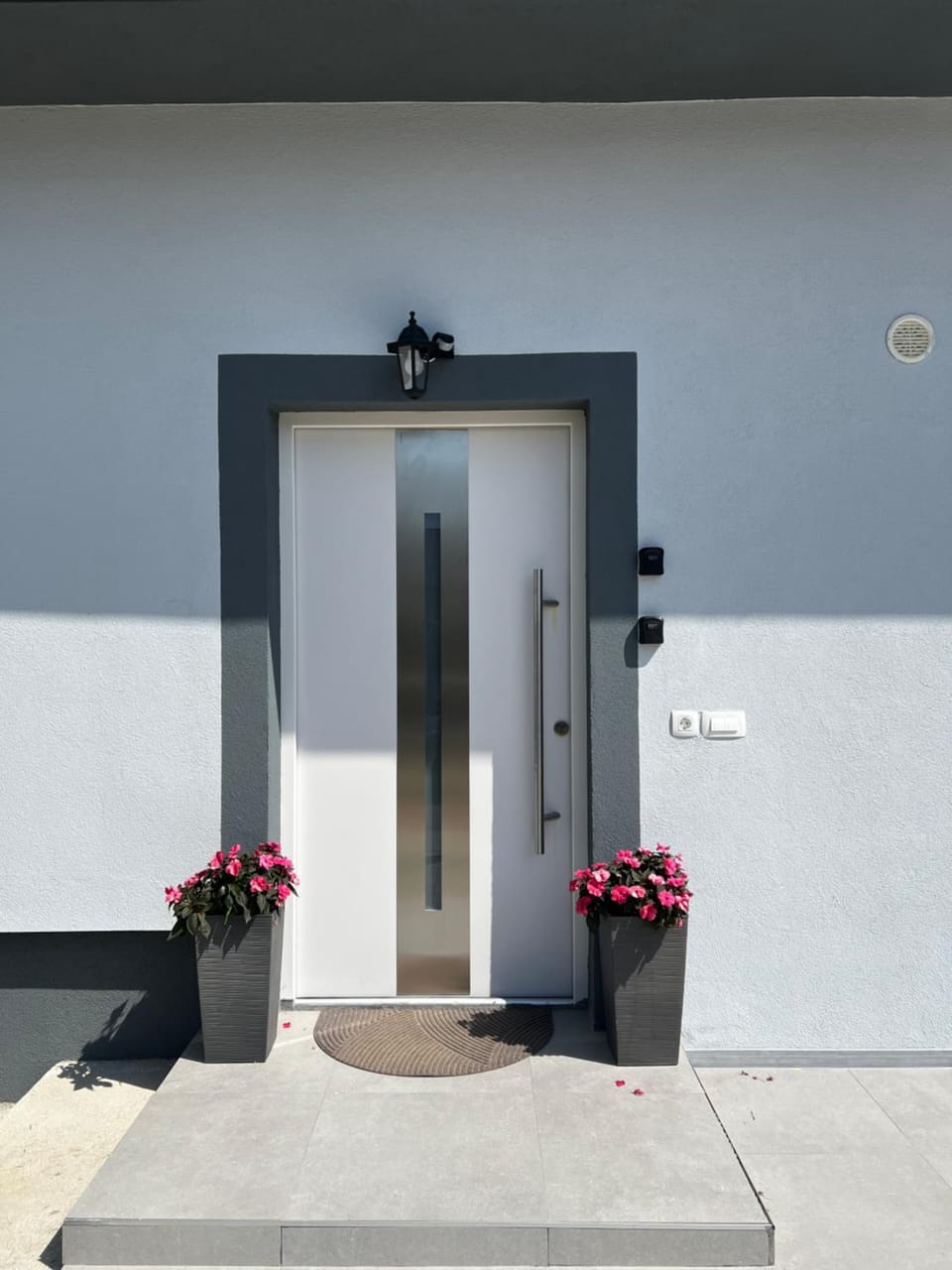 Facade/entrance