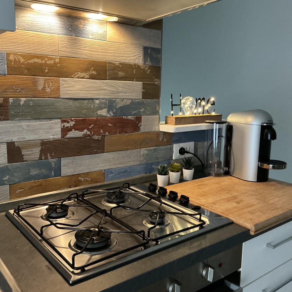 Coffee/tea facilities, pet friendly, stove
