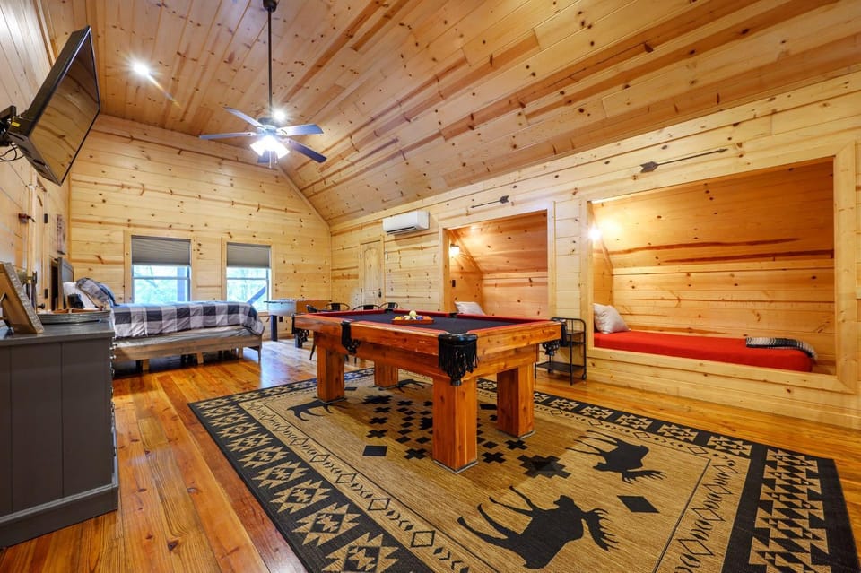 Summer Moon Lodge - For Up to 8 People Minutes from Beavers Bend House in Oklahoma