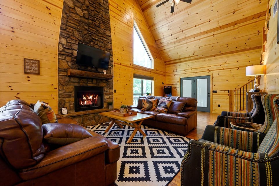 Summer Moon Lodge - For Up to 8 People Minutes from Beavers Bend House in Oklahoma