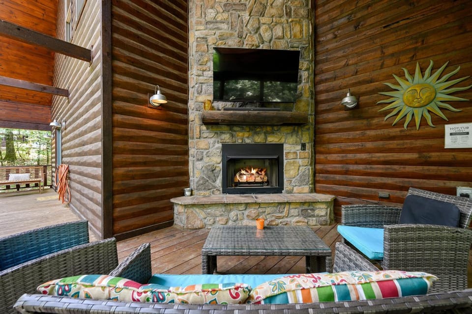 Summer Moon Lodge - For Up to 8 People Minutes from Beavers Bend House in Oklahoma