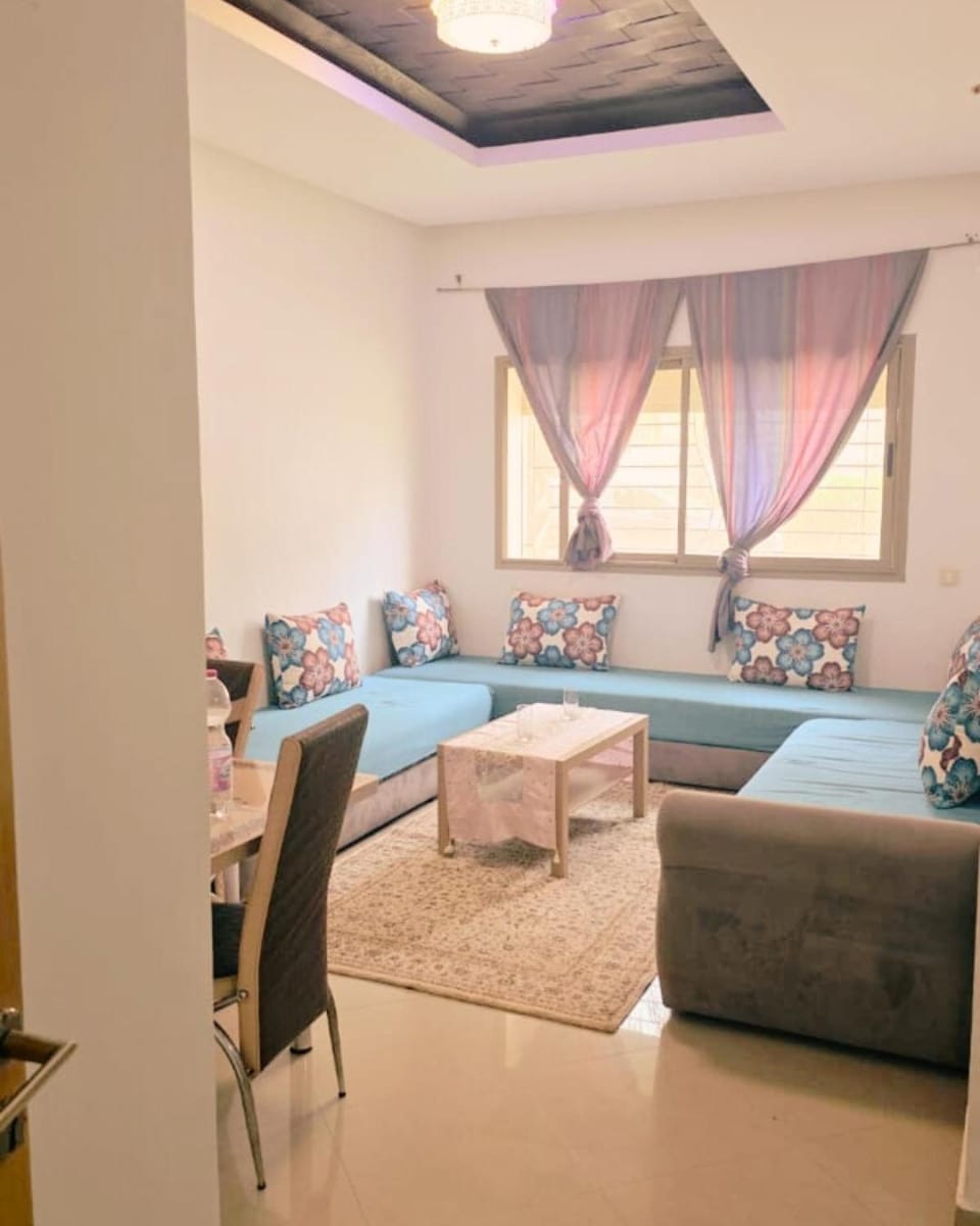 Living room, Photo of the whole room, Seating area, Dining area, Bedroom