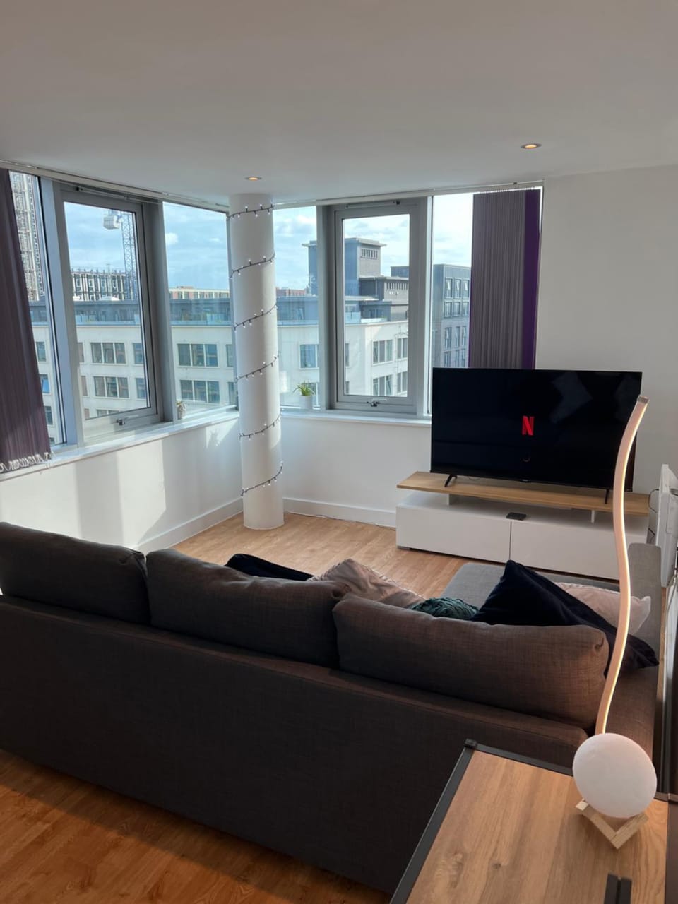 Communal lounge/ TV room, TV and multimedia, Living room, Seating area, Evening entertainment