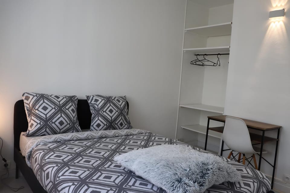 Les Erables Appart - 3 chambres - Spacieux et moderne avec balcon, parking et wifi Apartment in Centre-Val de Loire