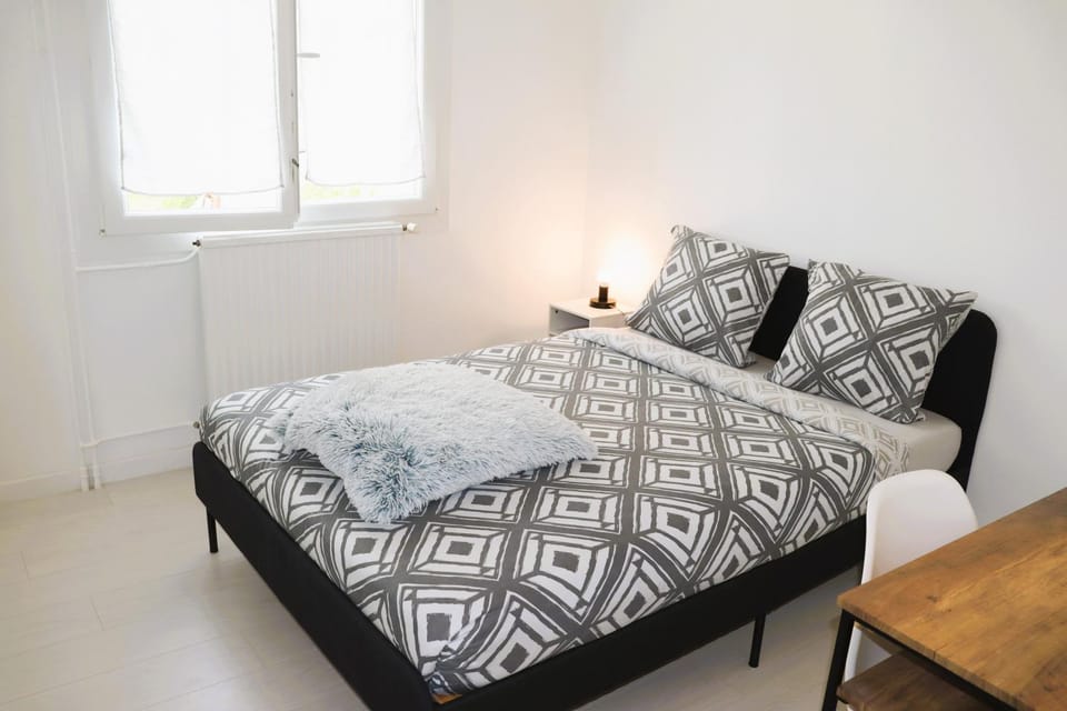 Bed, Photo of the whole room, Bedroom