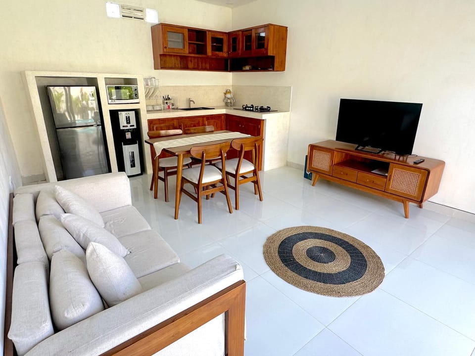 Communal lounge/ TV room, Kitchen or kitchenette, Living room, Seating area, Dining area, Evening entertainment