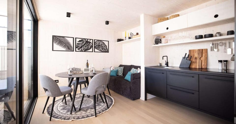 Living room, Dining area