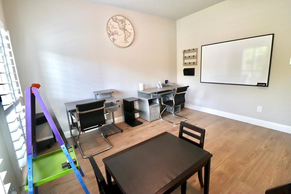 Huge 5-BR Retreat- GameRoom- Trampoline- Play Set House in San Antonio