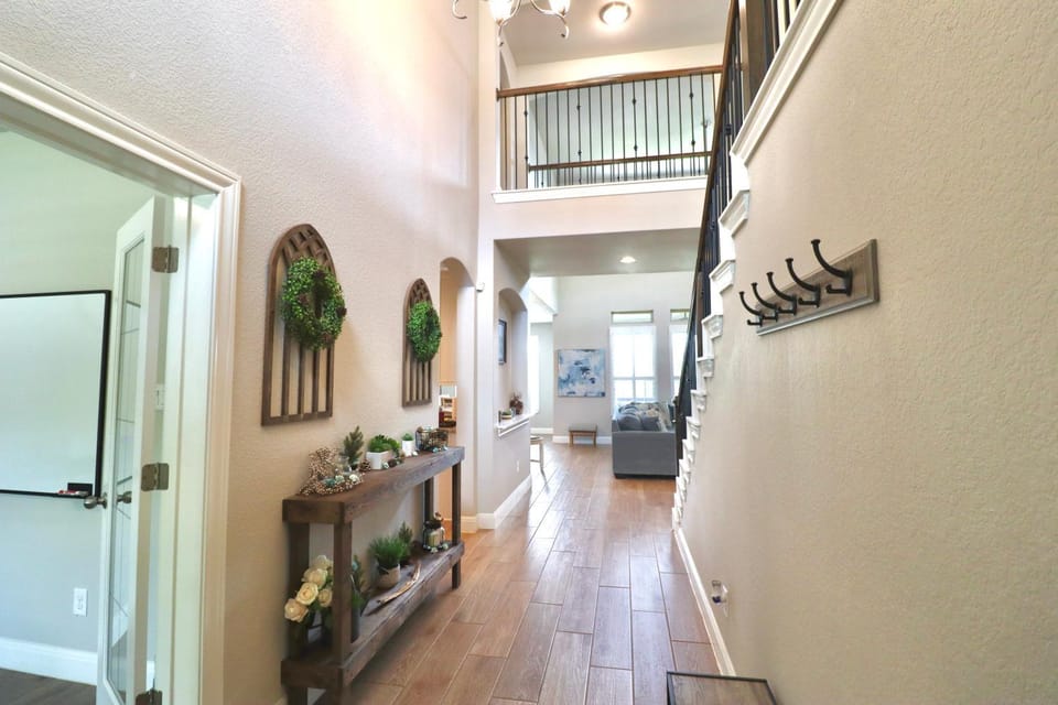 Huge 5-BR Retreat- GameRoom- Trampoline- Play Set House in San Antonio