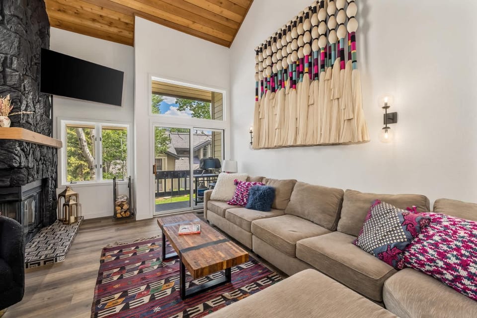 Ridgepoint Retreat - Mountain Escape for 8 with Resort Amenities House in Avon