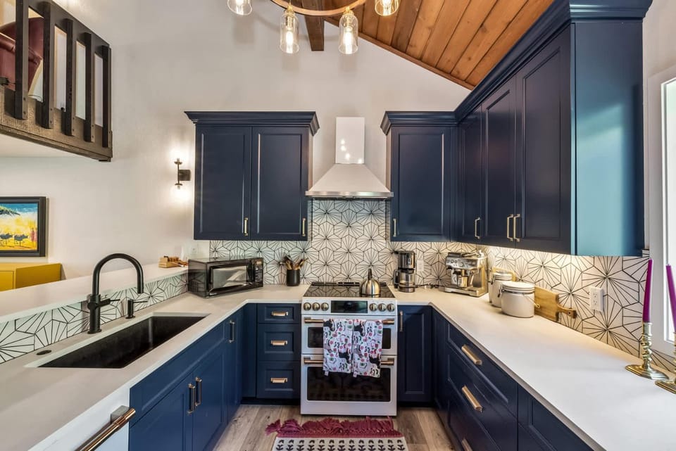 Ridgepoint Retreat - Mountain Escape for 8 with Resort Amenities House in Avon