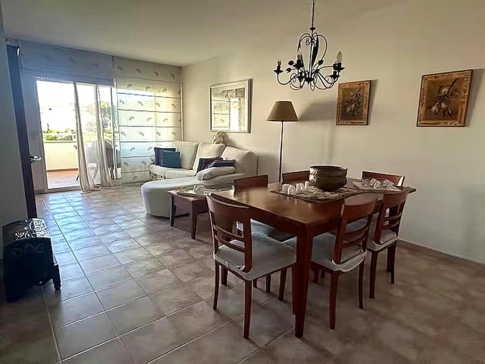 Apartamento con piscina en playa de Pals con AC Apartment in Baix Empordà