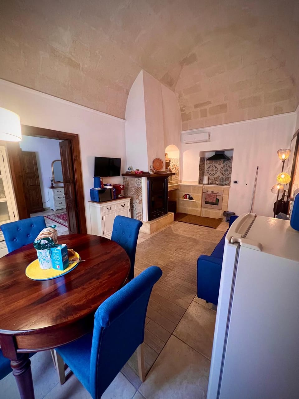 Living room, Dining area