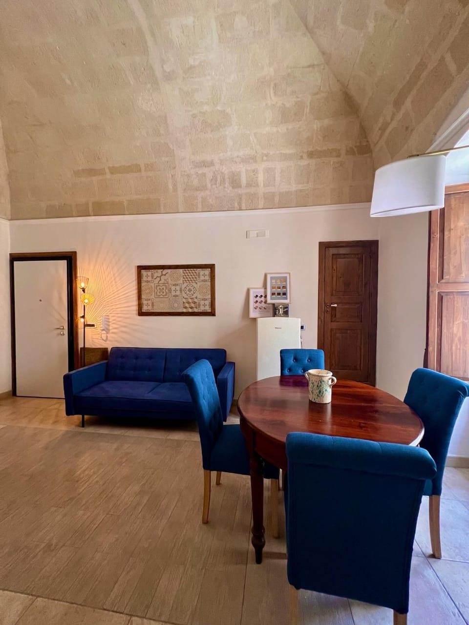 Living room, Photo of the whole room, Dining area