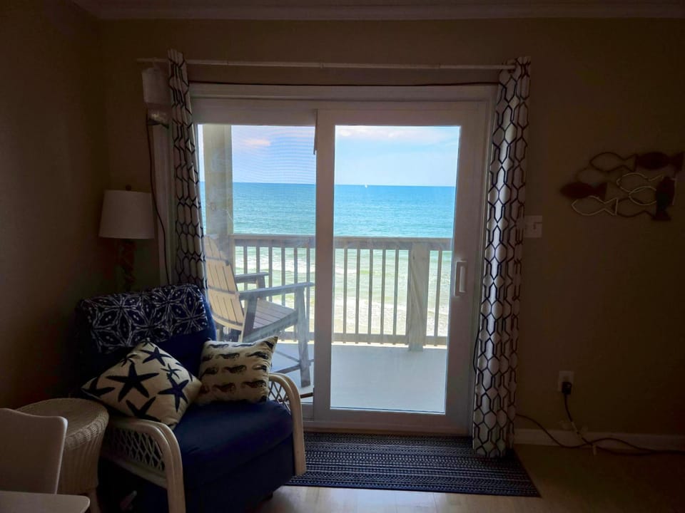 Ocean Front Paradise 364 House in North Topsail Beach