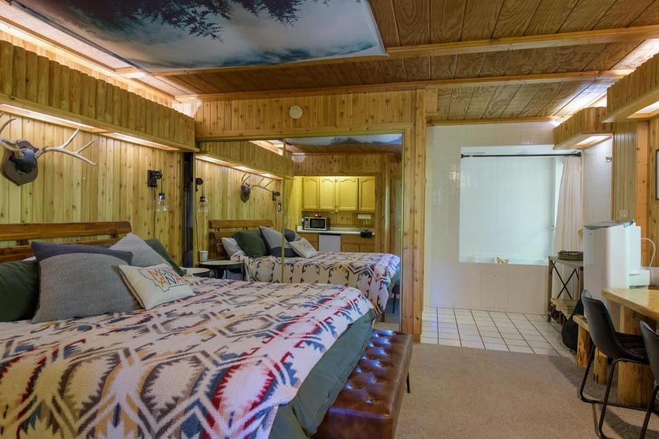 Fishing Escape in the Woods House in Montana