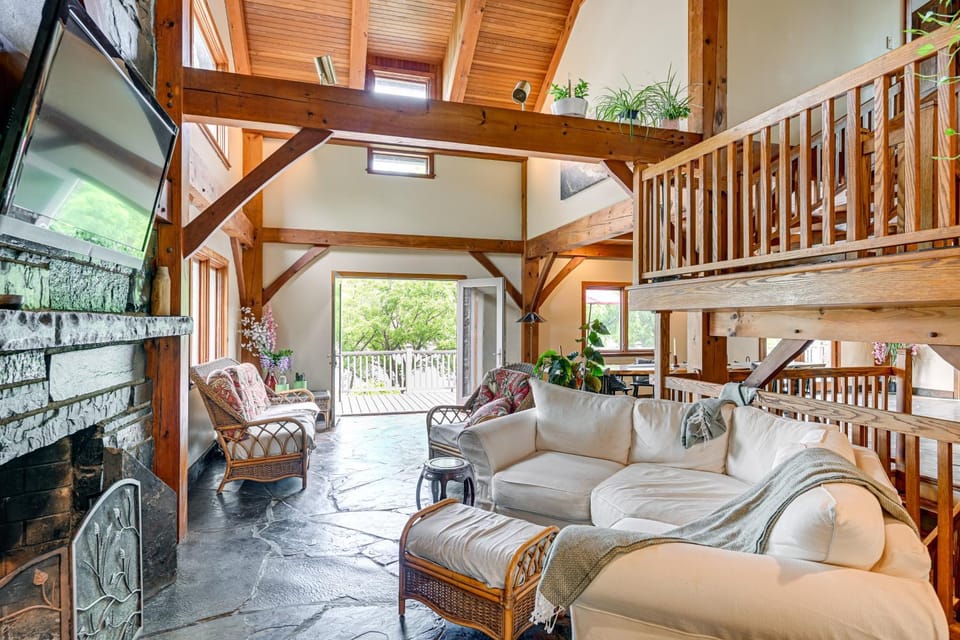 Riverfront Hudson Valley Gem w/ Beach Access! House in Capital District, NY, USA