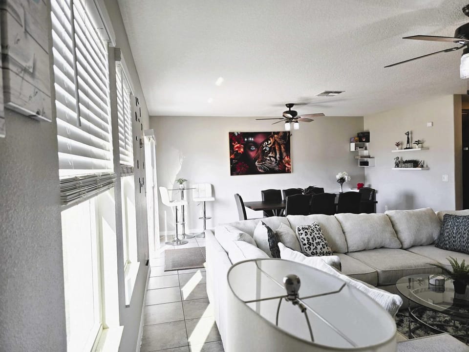 GoldStar Luxury Home House in Florida