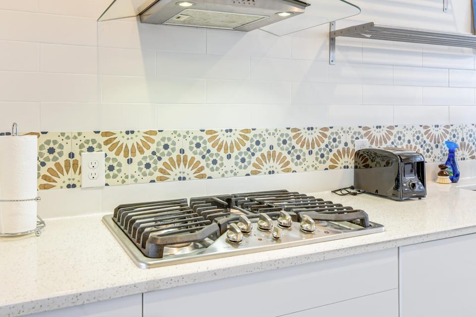 Coffee/tea facilities, Kitchen or kitchenette, minibar, stove, toaster