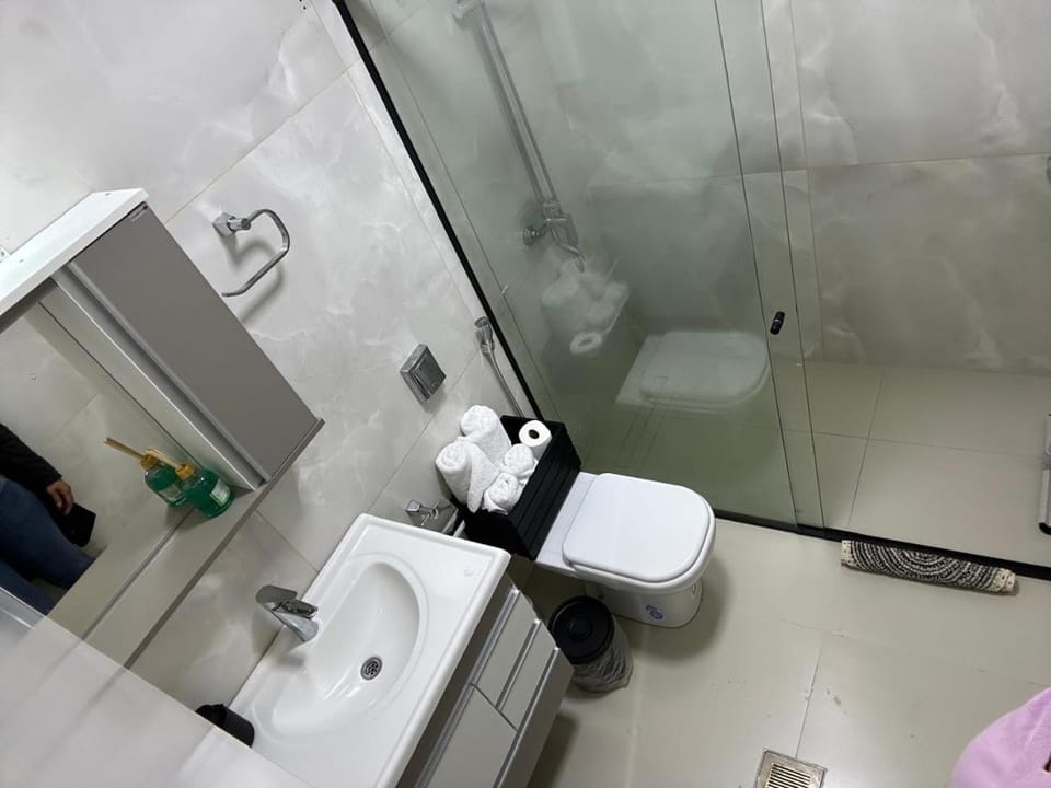 Shower, Toilet, Bathroom, towels