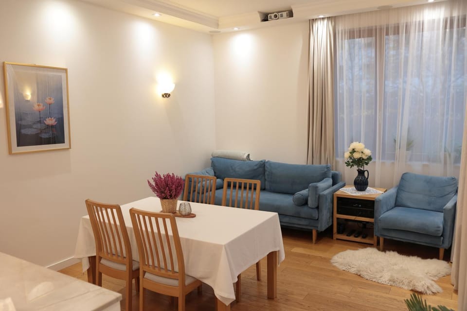 Living room, Garden view