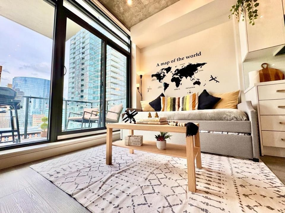 Elegant, Comfy & Sophisticated MetroLux Downtown Suite Apartment in Calgary