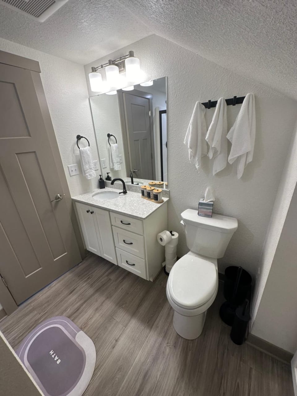 Toilet, Bathroom, bidet, towels