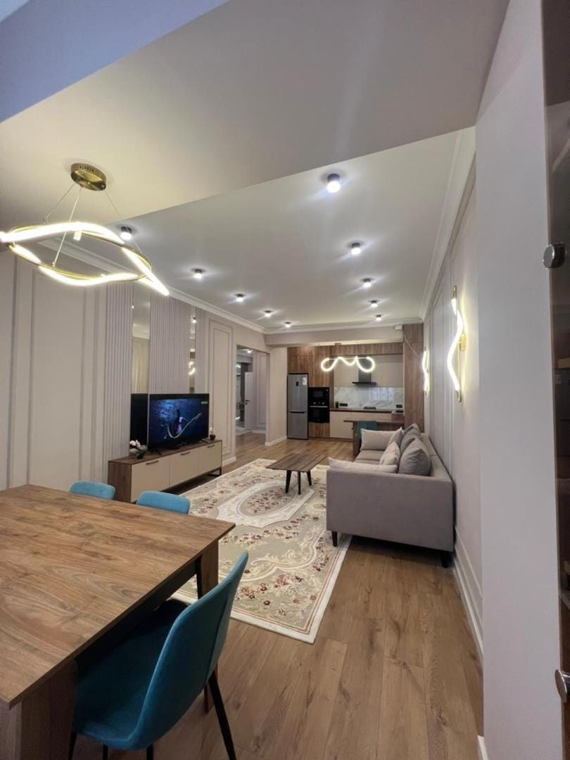 Communal lounge/ TV room, TV and multimedia, Kitchen or kitchenette, Living room, Seating area, Dining area, Evening entertainment, oven