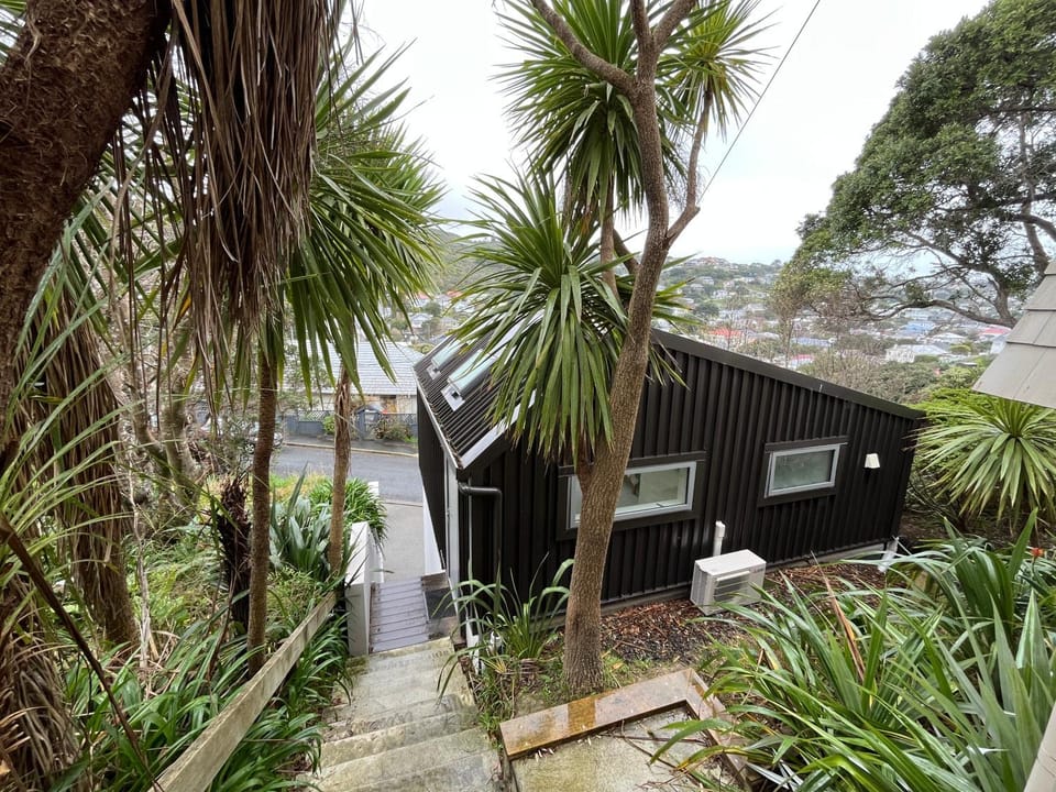 Cosy, new, quiet Island Bay studio Apartment in Wellington