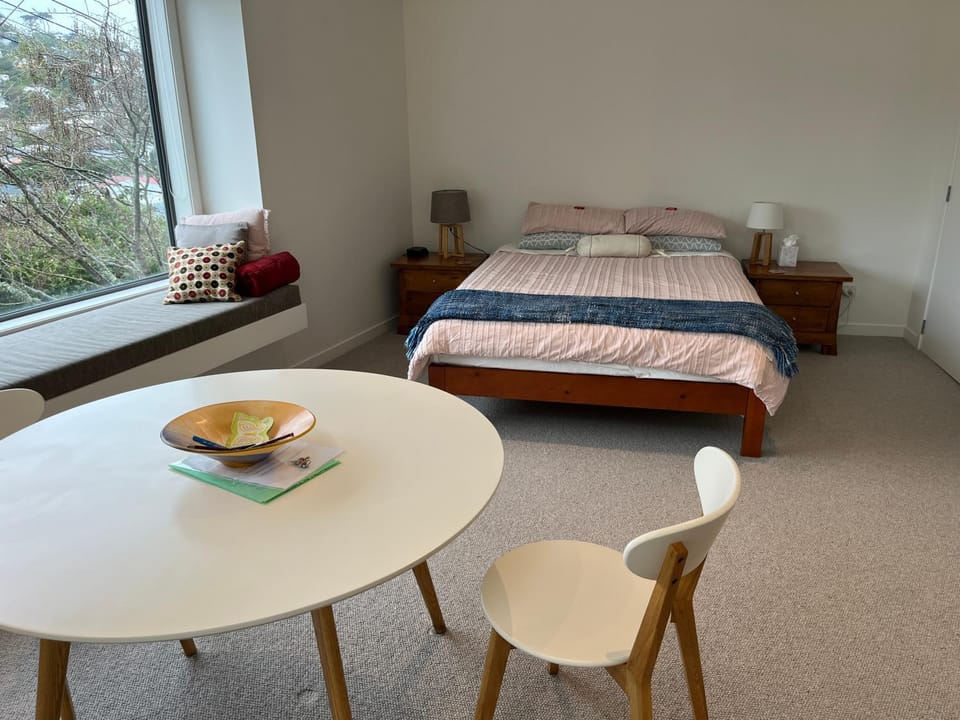 Cosy, new, quiet Island Bay studio Apartment in Wellington