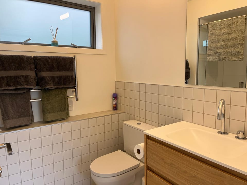 Cosy, new, quiet Island Bay studio Apartment in Wellington