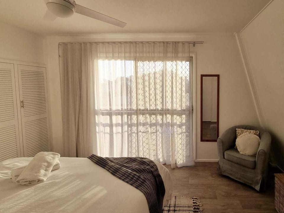 Central Bargara Beach Bungalow by UG Apartment in Bargara