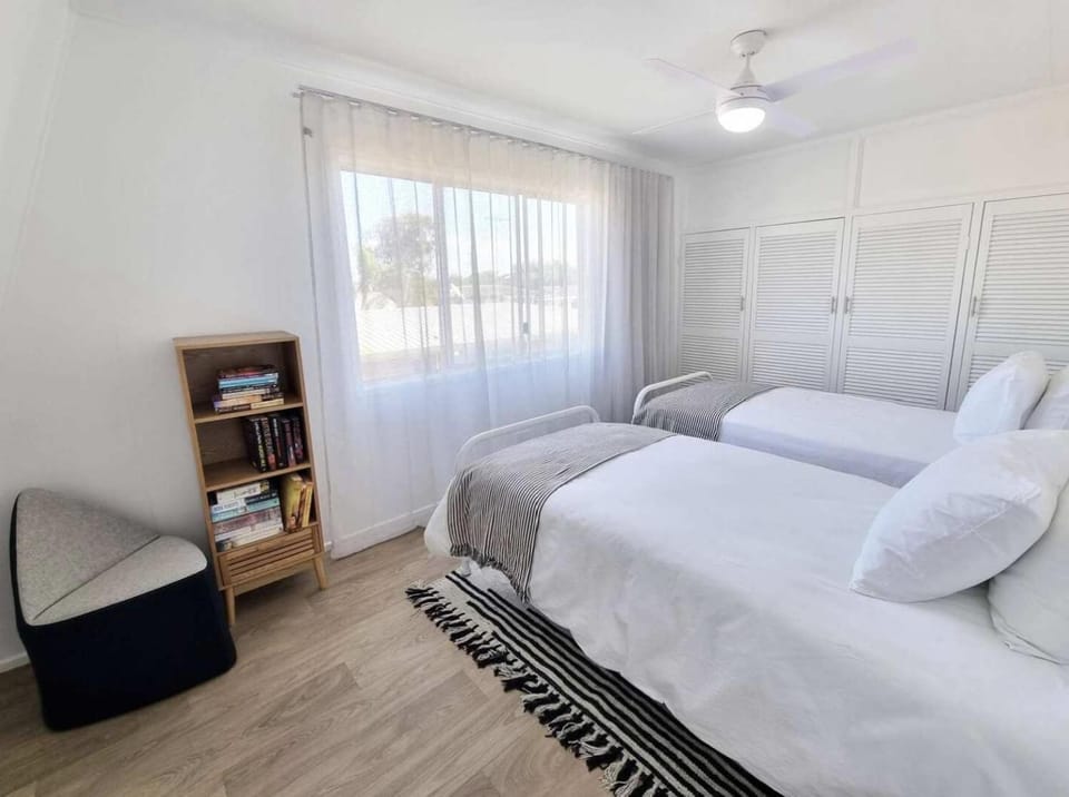 Central Bargara Beach Bungalow by UG Apartment in Bargara