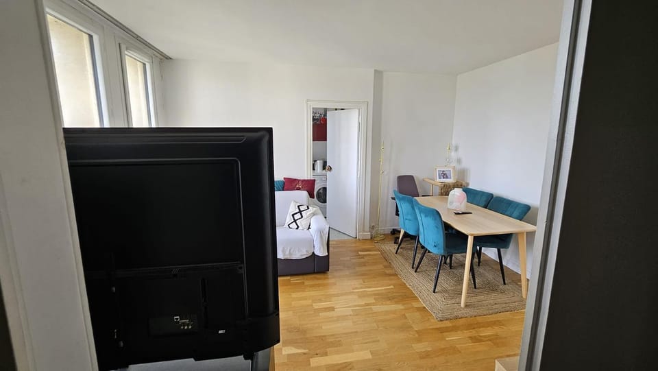 Paris 16eme vista a la torre eiffel Apartment in Issy-les-Moulineaux