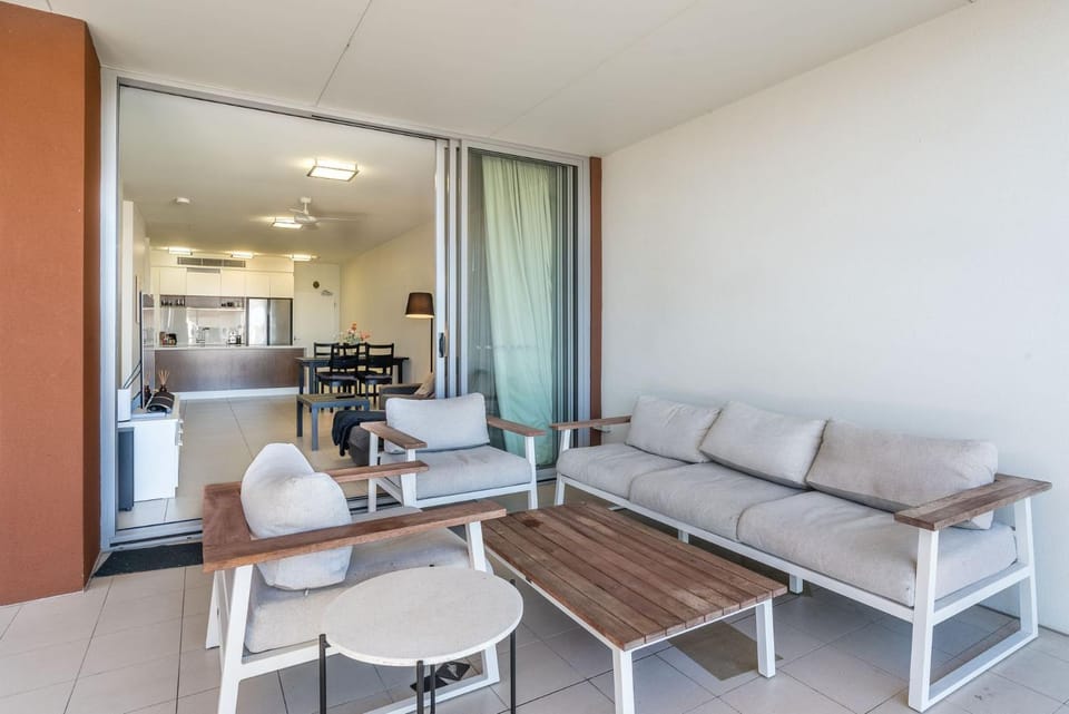 Barramul on the Park with Pool & Gym Access Apartment in Bulimba
