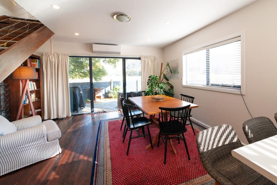 Clematis Hideaway Apartment in Halls Gap