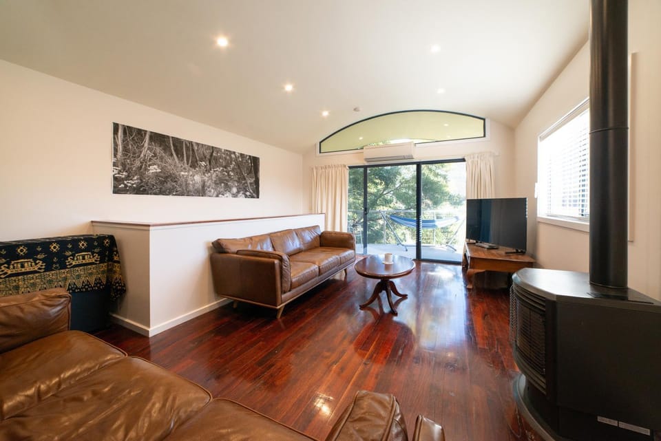 Clematis Hideaway Apartment in Halls Gap