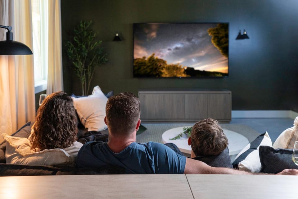 Communal lounge/ TV room, TV and multimedia, Living room, Family