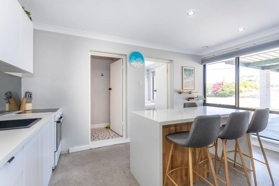 Kitchen or kitchenette, oven, stove