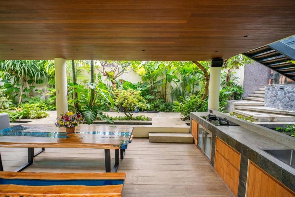 Patio, Kitchen or kitchenette, Dining area