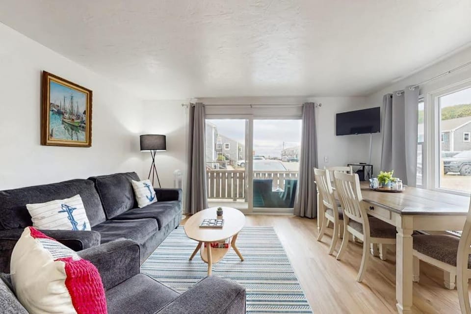 Bay Colony Breeze House in Provincetown