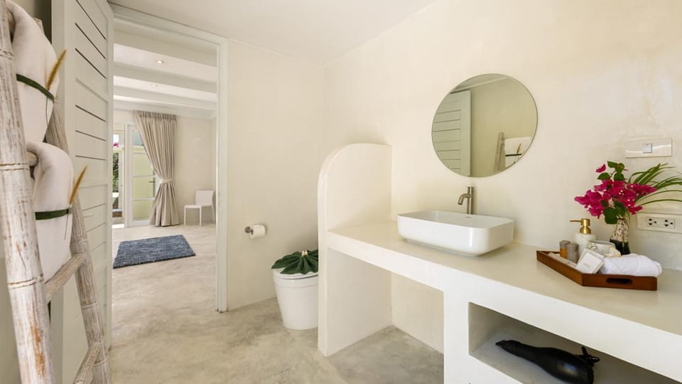 Toilet, Bathroom, towels