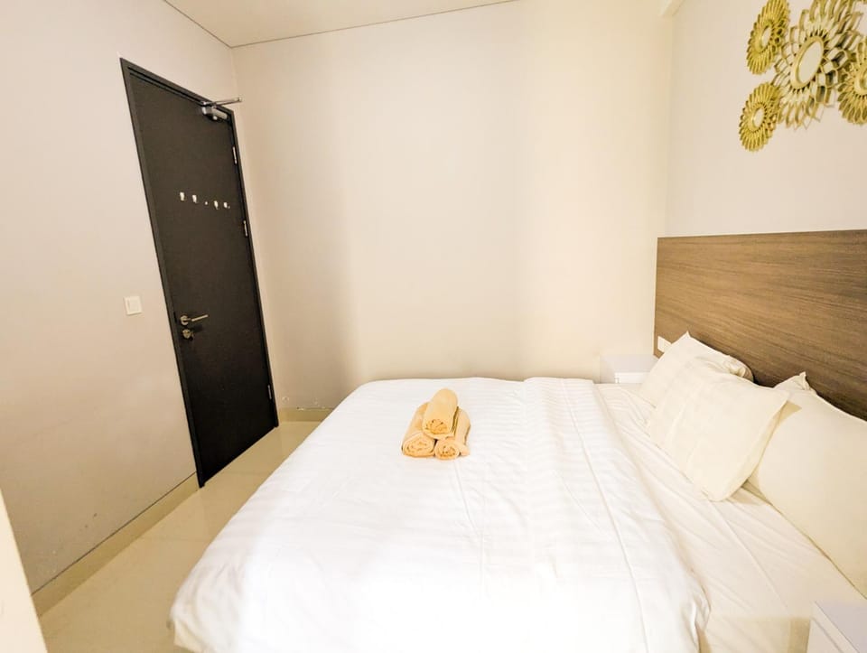 Bed, Bedroom, towels