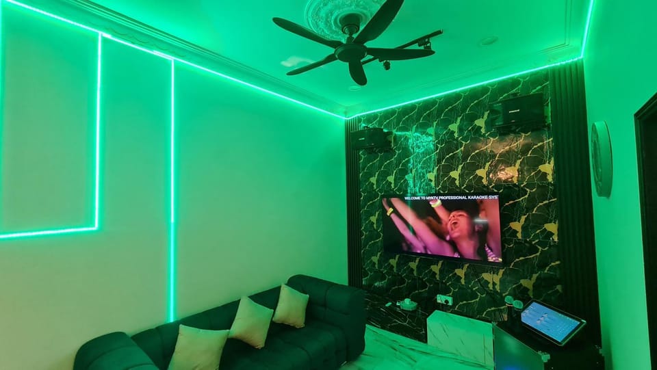 TV and multimedia, Living room, Seating area