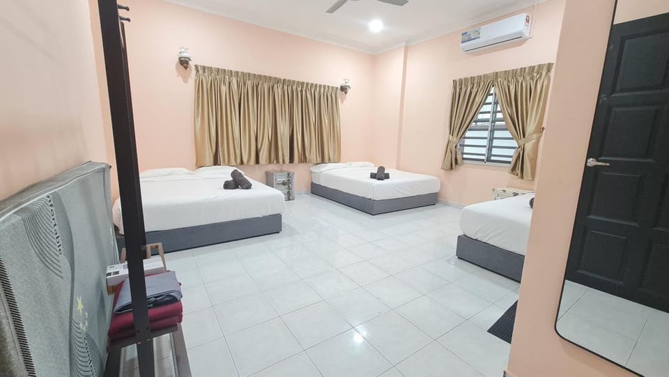 Bed, Photo of the whole room, Bedroom, air conditioner