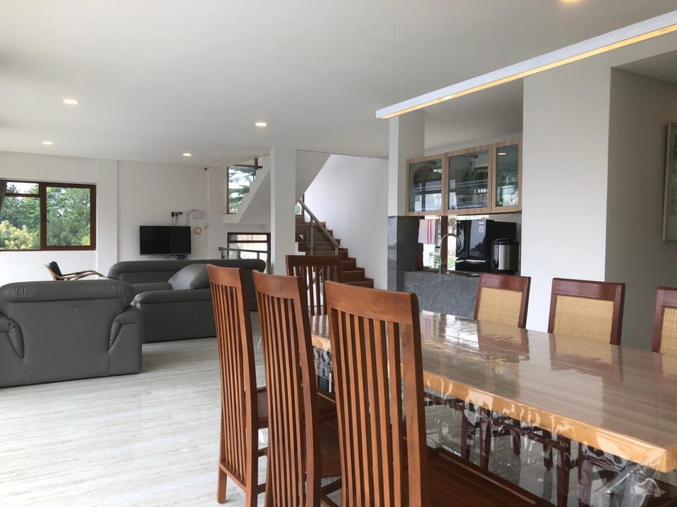 Dwell Guesthouse Dago House in Bandung