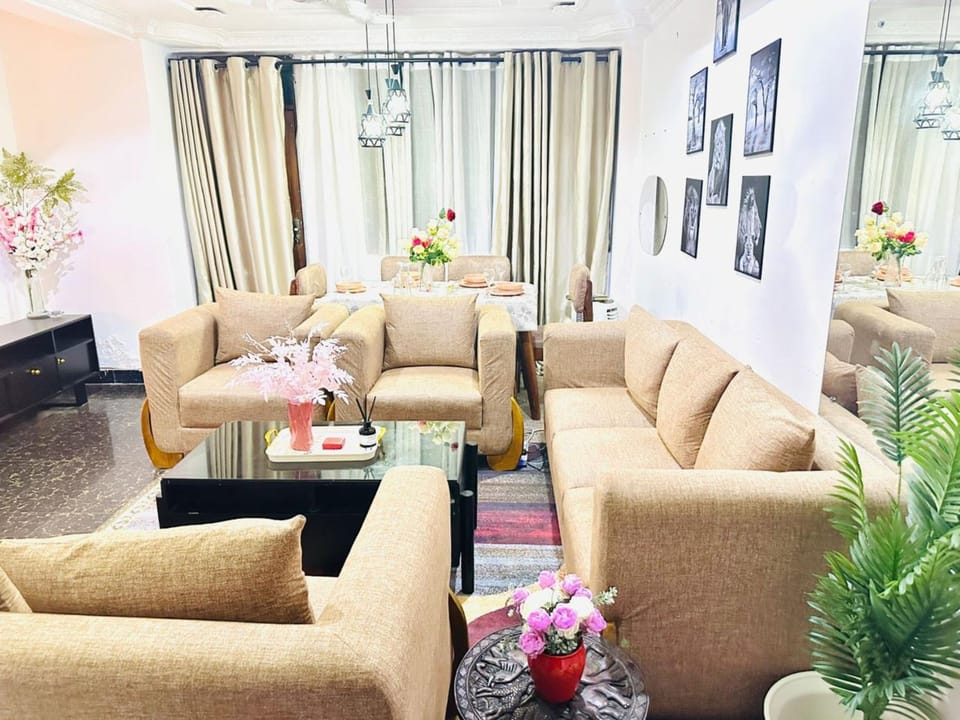 Living room, Seating area